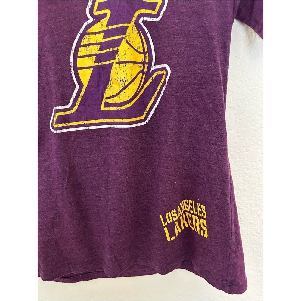 NBA Los Angeles Lakers T-Shirt Women XL Purple Excellent Distressed V-Neck Tee - Picture 5 of 6